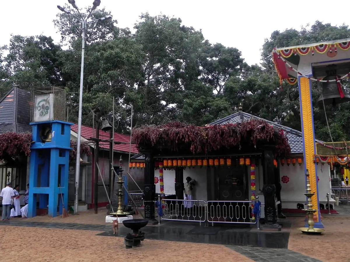 The central Kataragama shrine