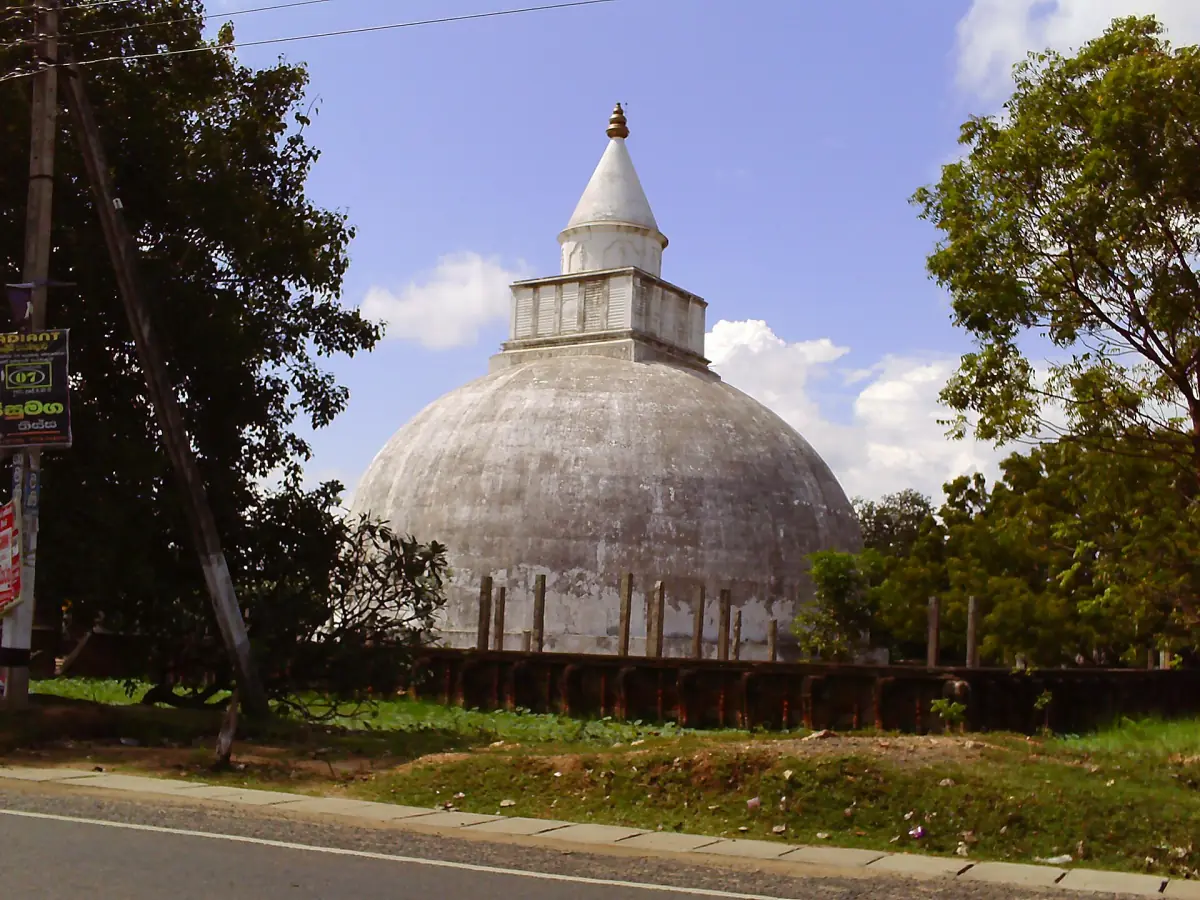 The Yatala Vehera dagoba at Tissamaharama